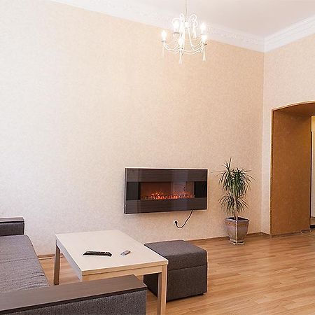 Apartment Vozle Teatra Opery I Baleta Lviv Exterior photo